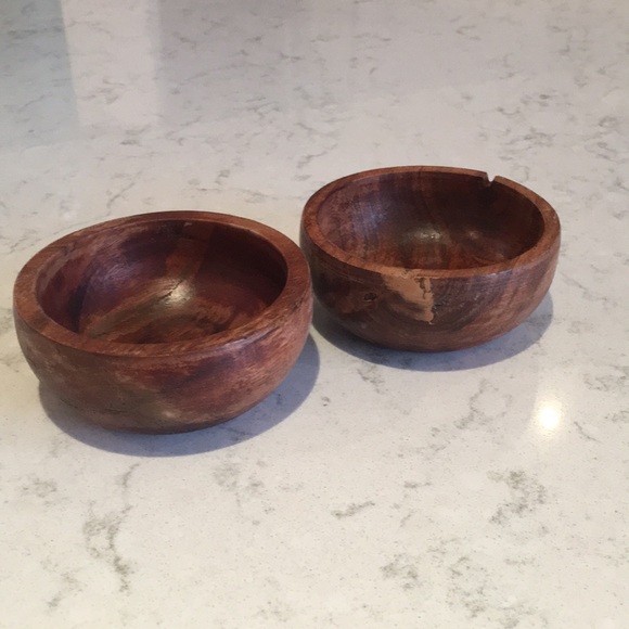 Wooden bowls - Picture 1 of 3